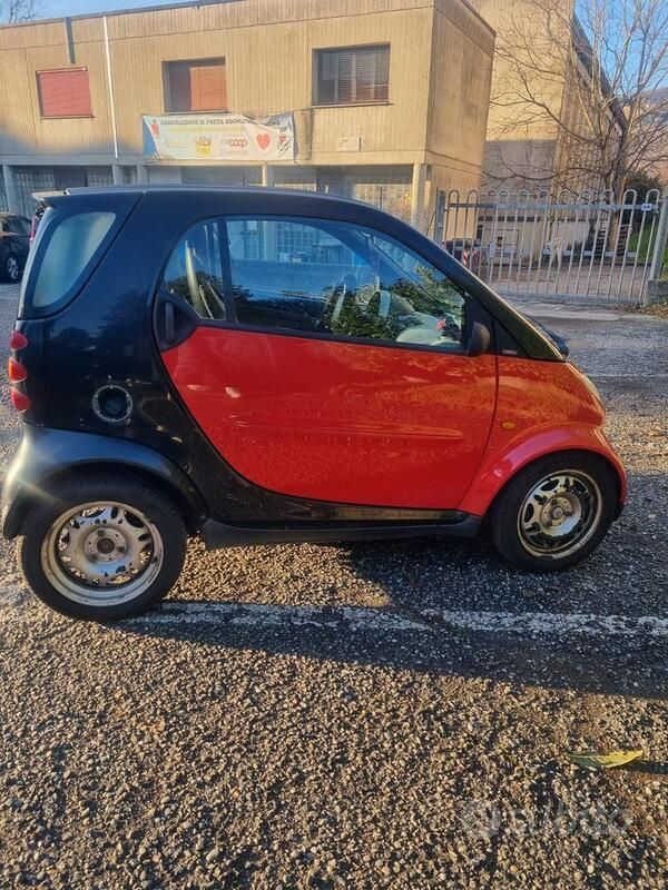 Usata Smart ForTwo Coupé 61 CV (44 kW) 2002 Utilitaria