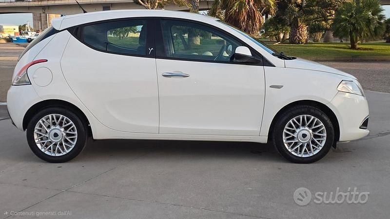 Usata Lancia Ypsilon S 95 CV (69 kW) 2013 Bianco Utilitaria