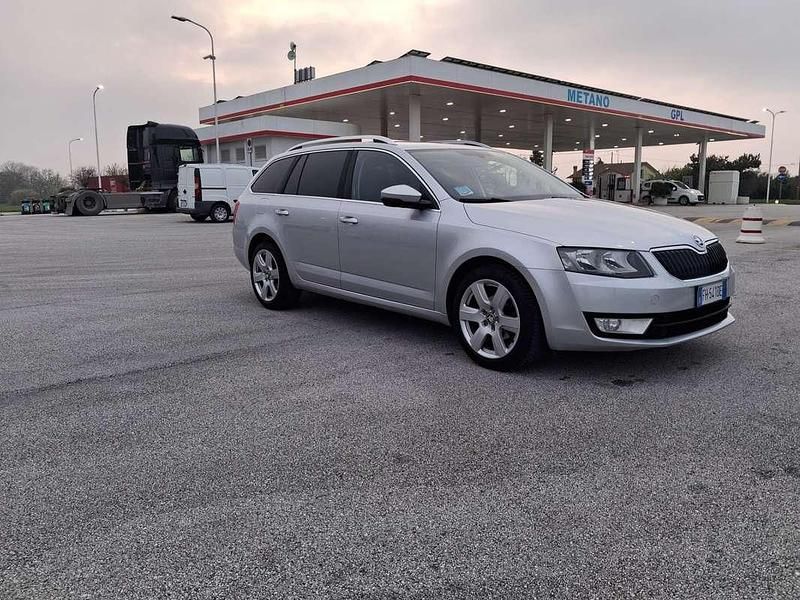 Usata Skoda Octavia Ambition 110 CV (80 kW) 2016 Grigio Utilitaria