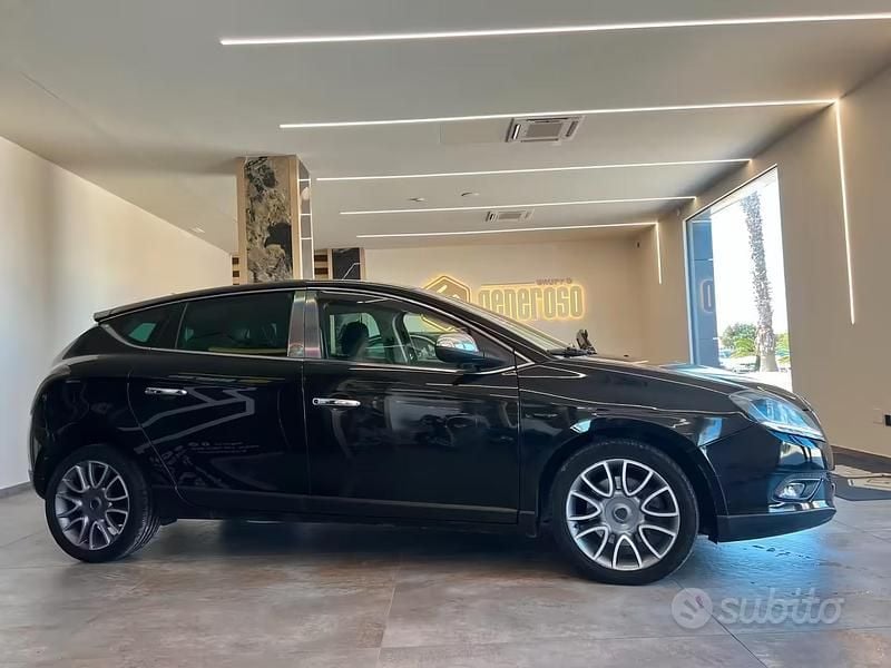 Usata Lancia Delta 165 CV (121 kW) 2009 Nero Utilitaria