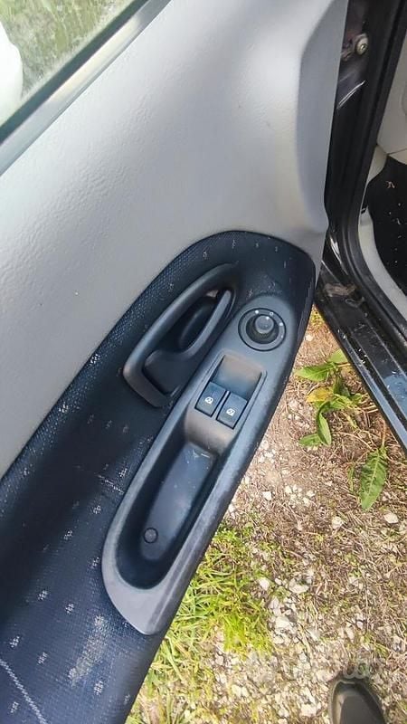 Usata Renault Clio II Luxe 100 CV (73 kW) 2005 Nero Berlina