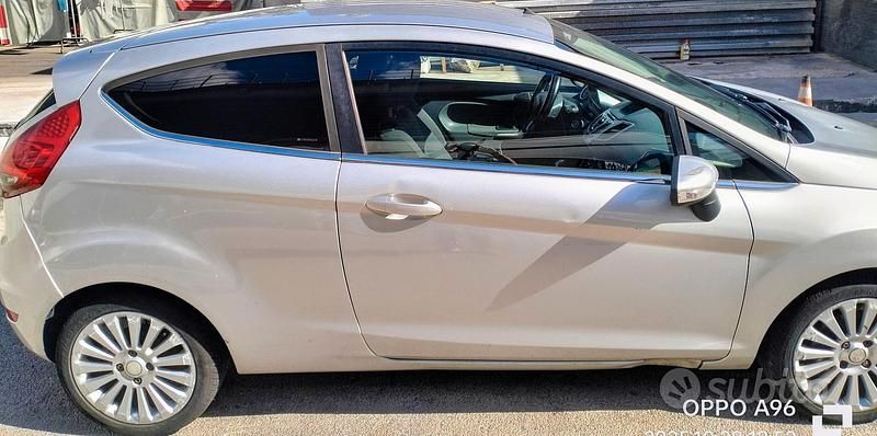 Usata Ford Fiesta 60 CV (44 kW) 2009 Grigio Utilitaria