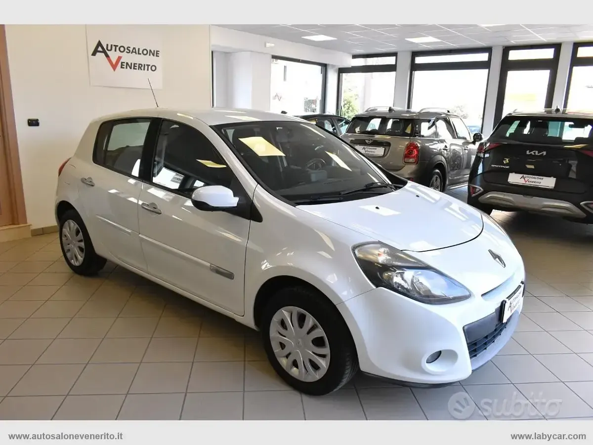 Usata Renault Clio II Dynamique 75 CV (55 kW) 2011 Bianco Berlina