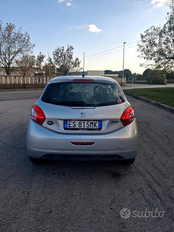 Usata Peugeot 208 2014 Grigio Utilitaria