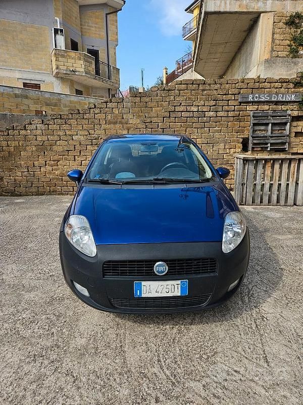 Usata Fiat Grande Punto Dynamic 90 CV (66 kW) 2006 Blu Utilitaria