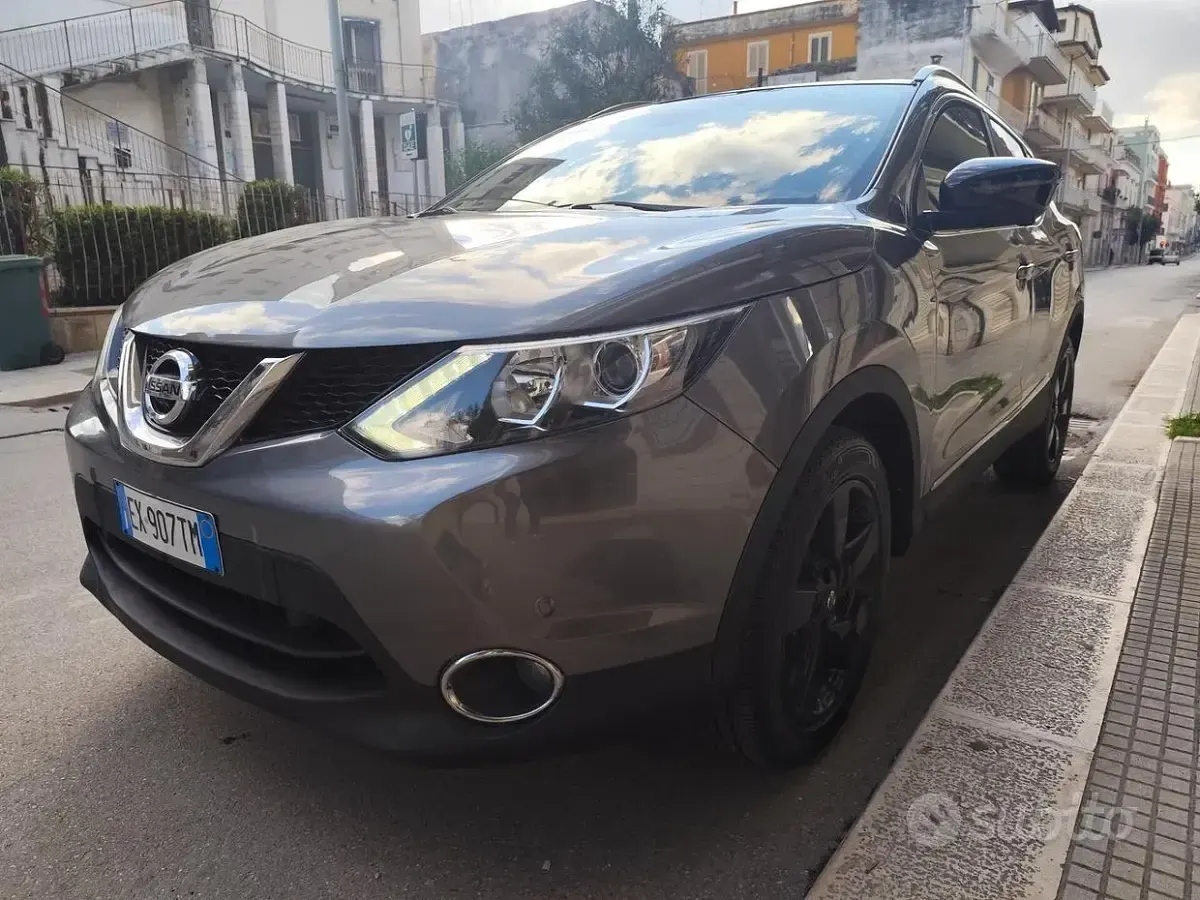 Usata Nissan Qashqai N-Connecta 110 CV (80 kW) 2015 Grigio SUV