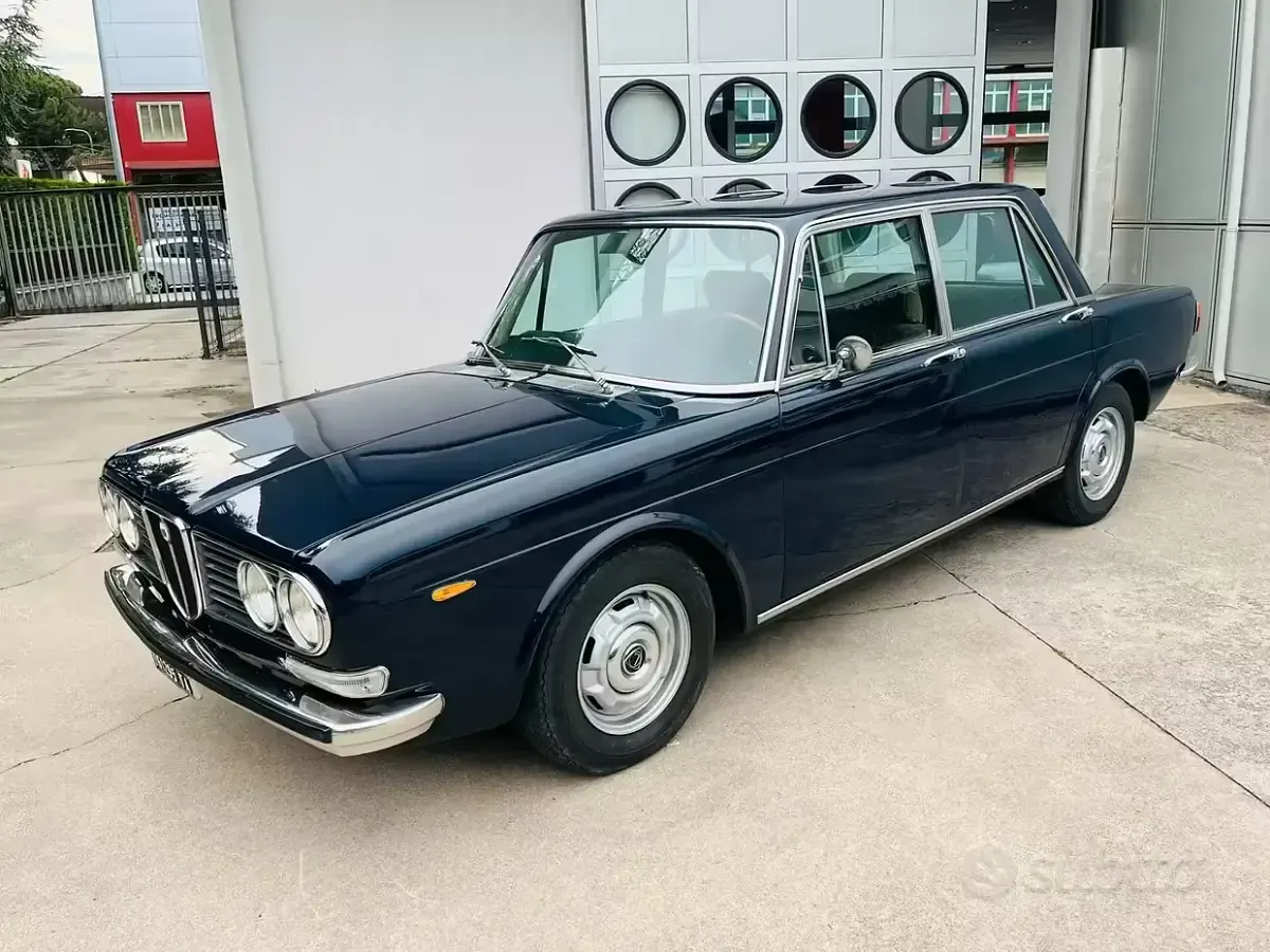 Usata Lancia 2000 116 CV (85 kW) 1970 Blu Berlina