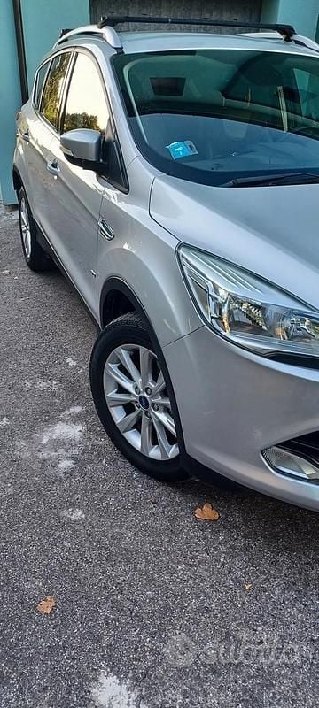 Usata Ford Kuga 150 CV (110 kW) 2016 Grigio SUV