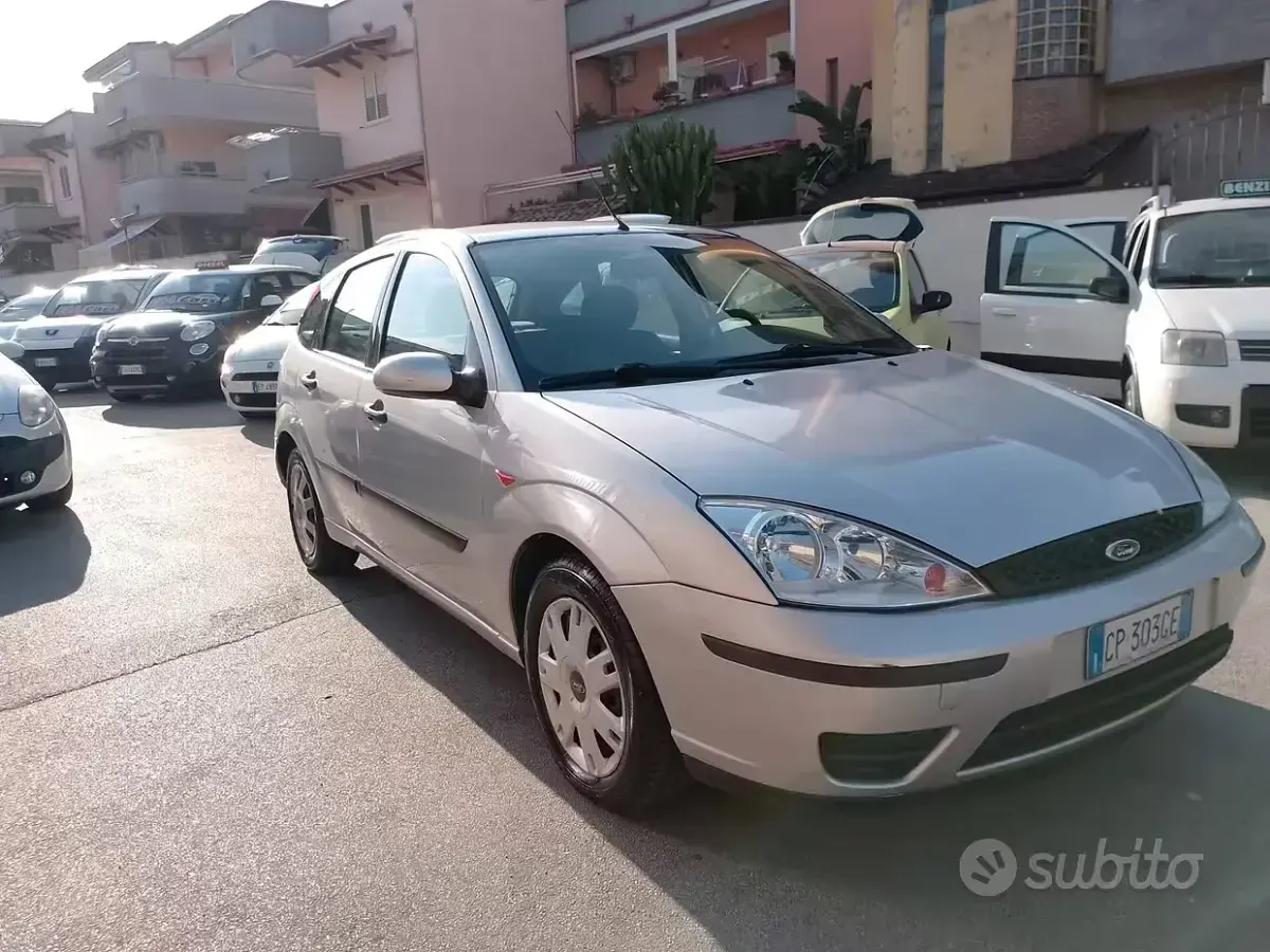 Usata Ford Focus 100 CV (73 kW) 2004 Grigio Berlina