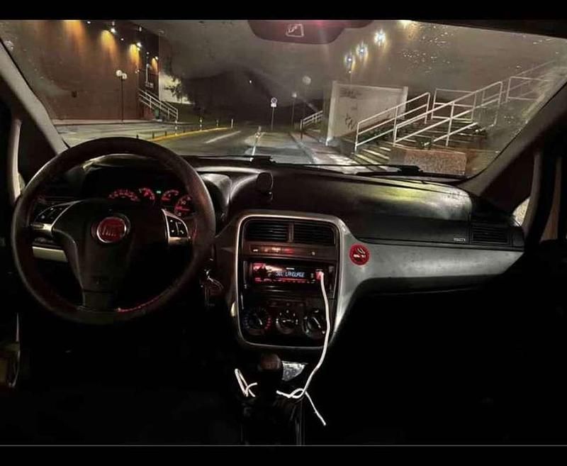 Usata 2011 Fiat Grande Punto S Due volumi | 2800 € (Ottimo prezzo) - Immagine 1/4