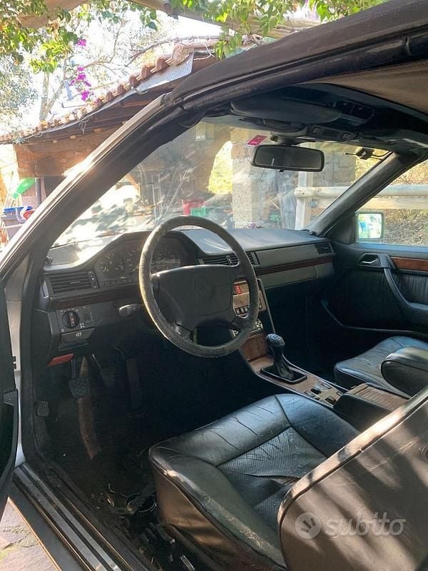 Usata Mercedes E200 136 CV (100 kW) 1994 Grigio Cabrio