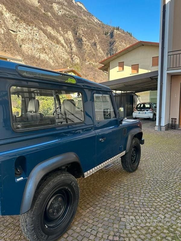 Usata Land Rover Defender 122 CV (89 kW) 1999 Blu Station wagon