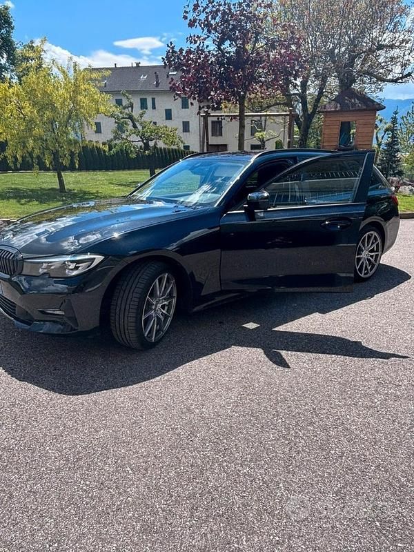 Usata BMW 320 Efficient Dynamics 190 CV (139 kW) 2021 Nero Station wagon