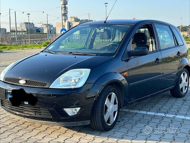 Usata Ford Fiesta Zetec 80 CV (58 kW) 2003 Nero Utilitaria
