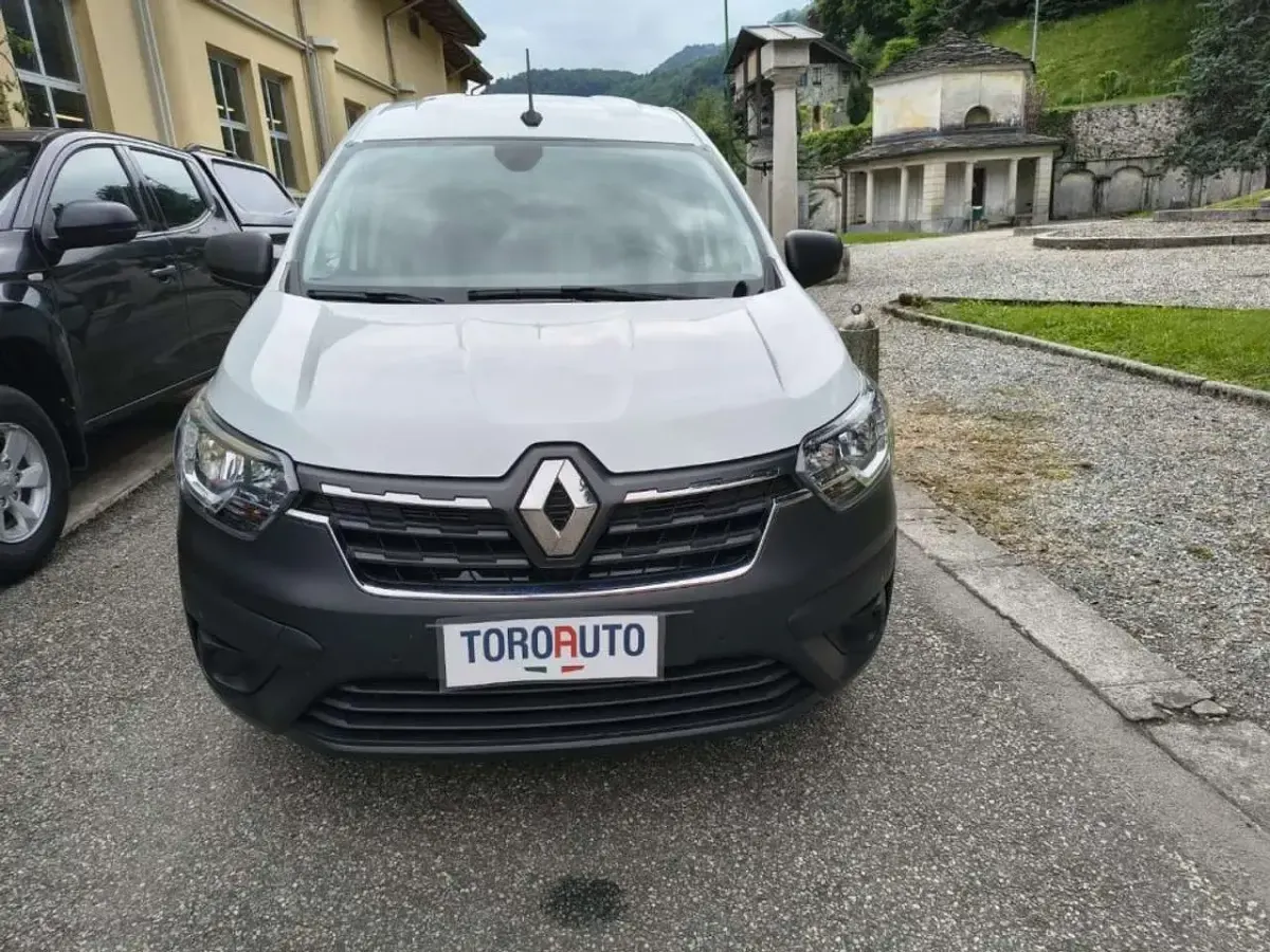 Usado Renault Express 75 CV (55 kW) 2023 Blanco Monovolumen