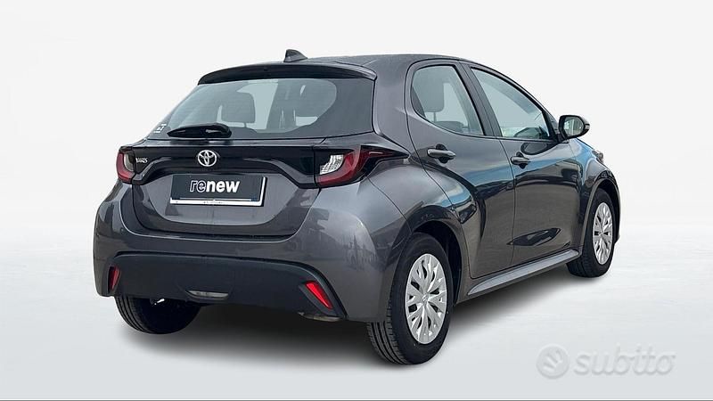 Usata Toyota Yaris Active 72 CV (52 kW) 2022 Grigio Berlina