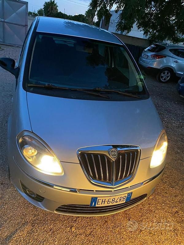 Usata Lancia Musa 95 CV (69 kW) 2011 Grigio Monovolume