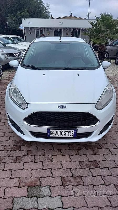 Usata Ford Fiesta Titanium 95 CV (69 kW) 2017 Bianco Utilitaria