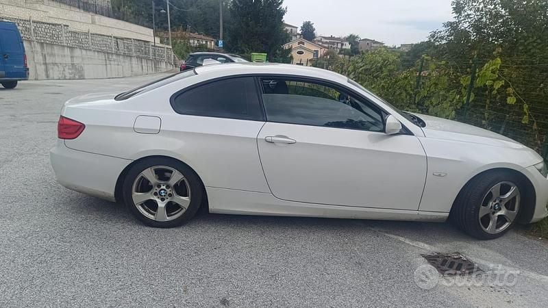 Usata BMW 320 184 CV (135 kW) 2011 Bianco Coupé