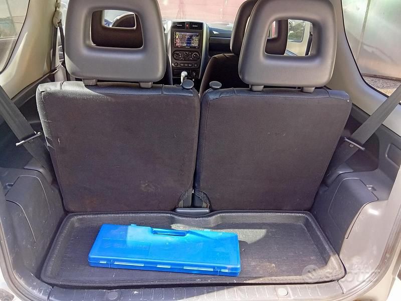 Usata Suzuki Jimny 85 CV (62 kW) 2011 Grigio SUV