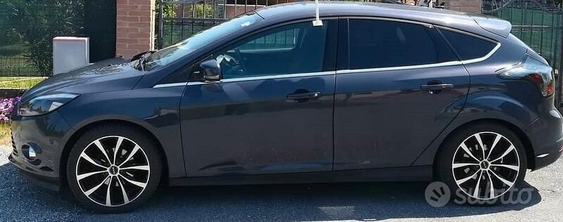 Usata Ford Focus 95 CV (69 kW) 2012 Grigio Berlina
