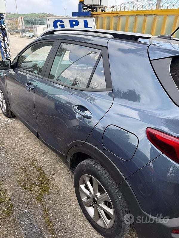 Usata Kia Stonic 84 CV (61 kW) 2021 Blu SUV
