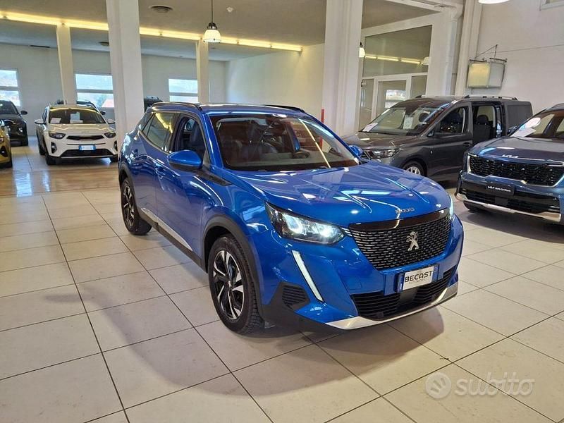 Usata Peugeot 2008 Allure 131 CV (96 kW) 2021 Blu elettrico metallizzato SUV