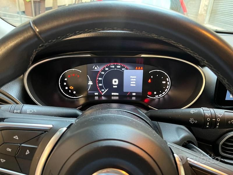 Usata Fiat Tipo Cross 131 CV (96 kW) 2021 Grigio Berlina