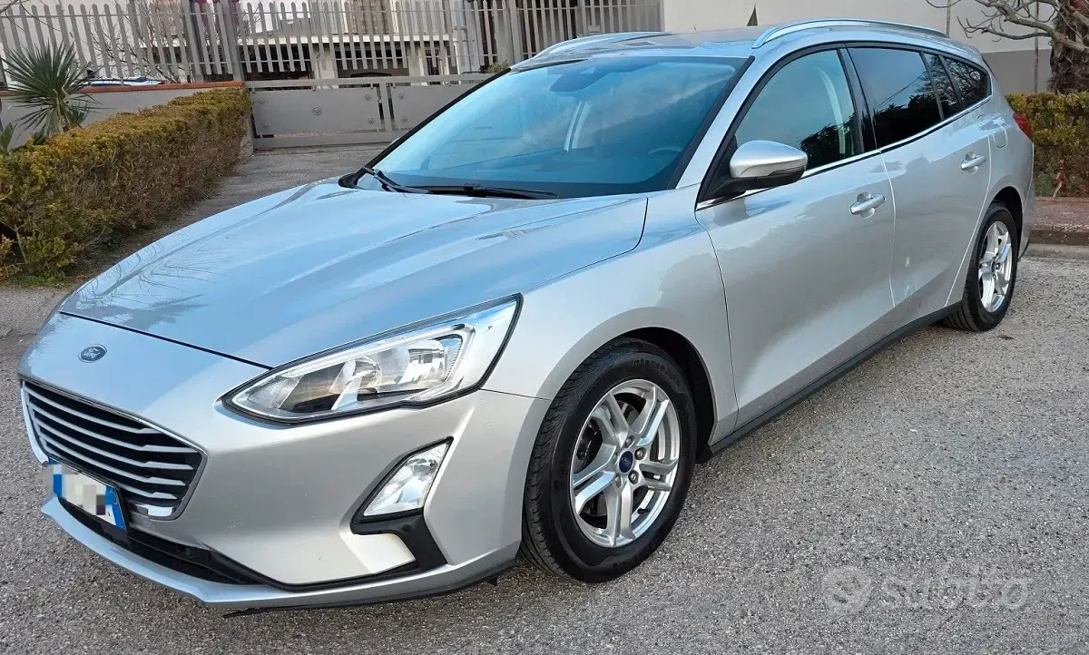 Usata Ford Focus Titanium 100 CV (73 kW) 2019 Grigio Station wagon