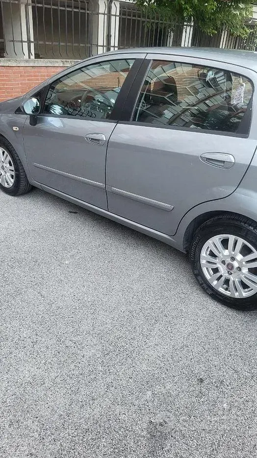 Usata Fiat Punto 75 CV (55 kW) 2011 Grigio Utilitaria