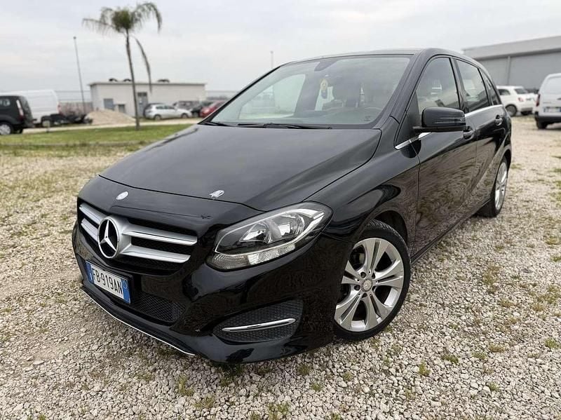 Usata Mercedes B180 Premium 109 CV (80 kW) 2015 Nero Monovolume