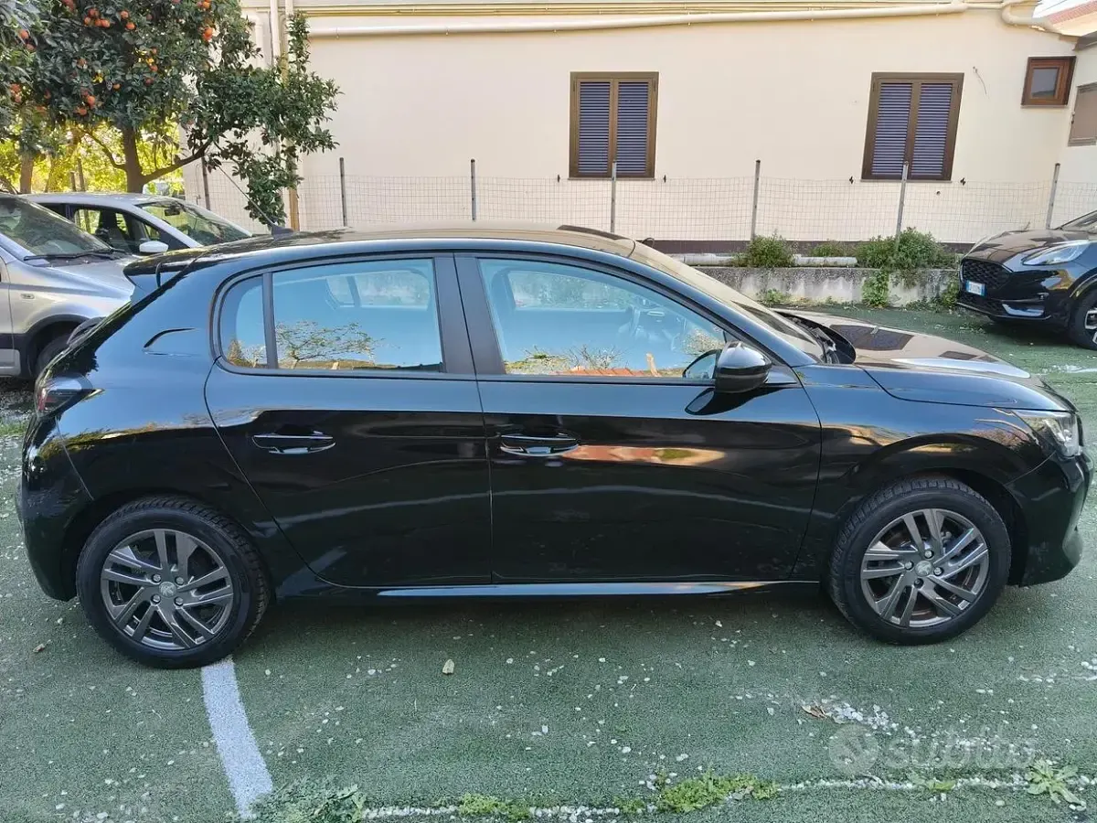 Usata Peugeot 208 75 CV (55 kW) 2021 Nero Utilitaria