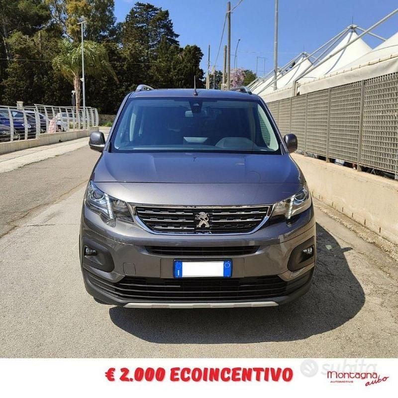 Usata Peugeot Rifter Allure 131 CV (96 kW) 2021 Grigio Monovolume