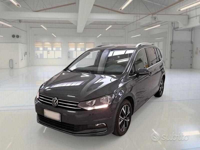 Usata VW Touran Executive 150 CV (110 kW) 2022 Grigio scuro metallizzato Monovolume