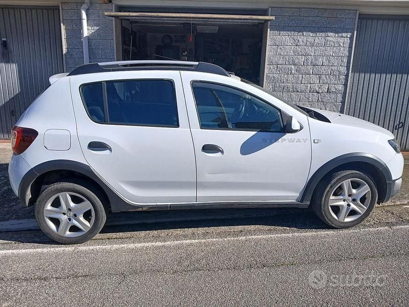 Usata Dacia Sandero Stepway 90 CV (66 kW) 2015 Bianco Berlina