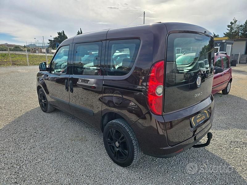 Usata Fiat Doblò 104 CV (76 kW) 2011 Marrone Monovolume