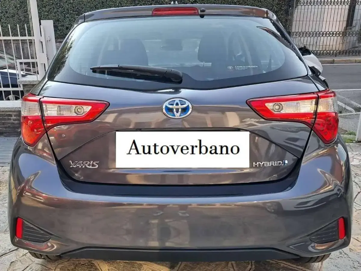 Usata Toyota Yaris Hybrid Active 73 CV (53 kW) 2017 Other Berlina