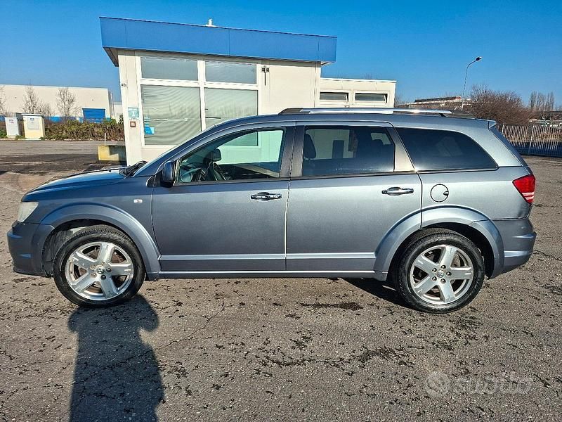 Usata Dodge Journey 140 CV (102 kW) 2008 Grigio SUV