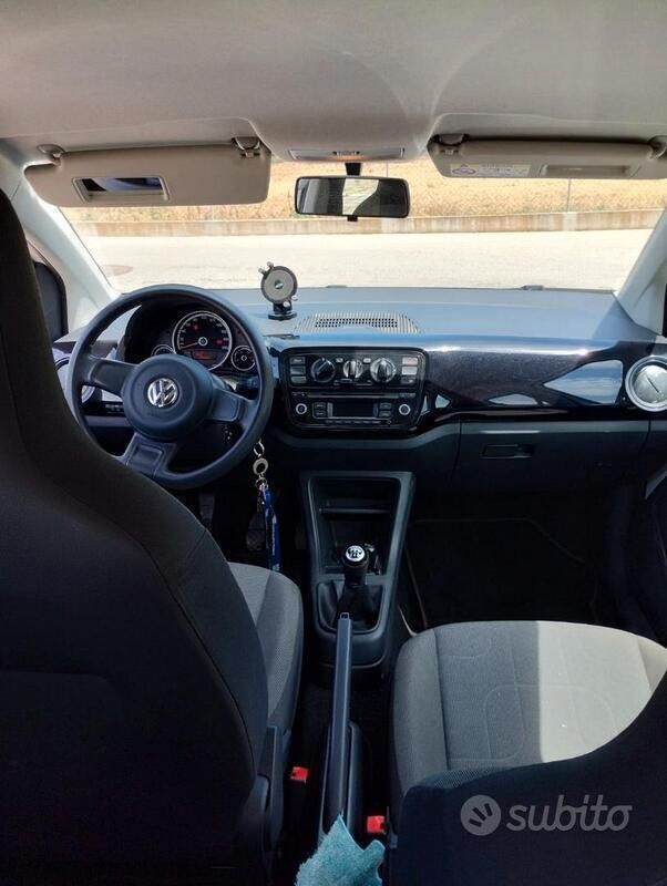 Usata 2015 VW up! Due volumi | 4500 € (Ottimo prezzo) - Immagine 1/3