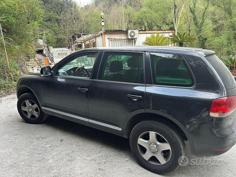 Usata VW Touareg 174 CV (127 kW) 2005 Nero SUV