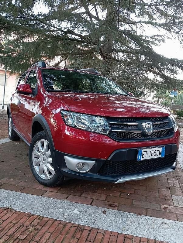 Usata Dacia Sandero 75 CV (55 kW) 2014 Rosso SUV