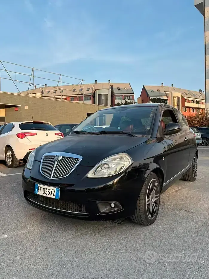 Usata Lancia Ypsilon 69 CV (50 kW) 2010 Nero Utilitaria