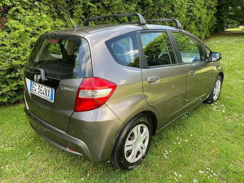 Usata Honda Jazz 90 CV (66 kW) 2011 Grigio Utilitaria