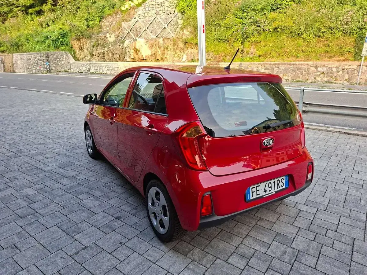 Usata Kia Picanto Active 65 CV (47 kW) 2016 Rosso mett Utilitaria