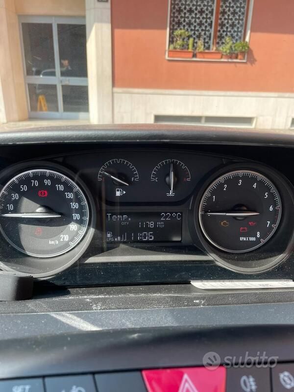 Usata Lancia Ypsilon 69 CV (50 kW) 2023 Rosso Utilitaria