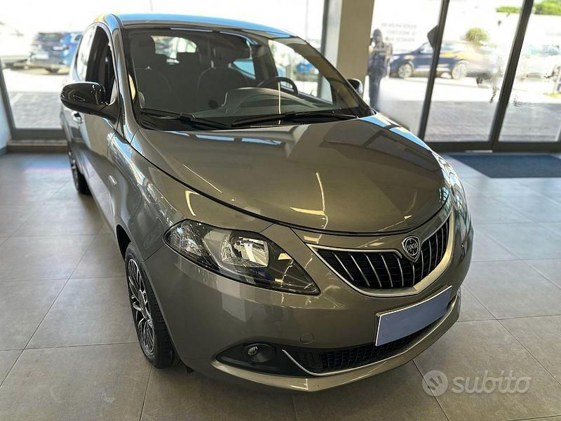 Usata Lancia Ypsilon S 70 CV (51 kW) 2024 Grigio Utilitaria