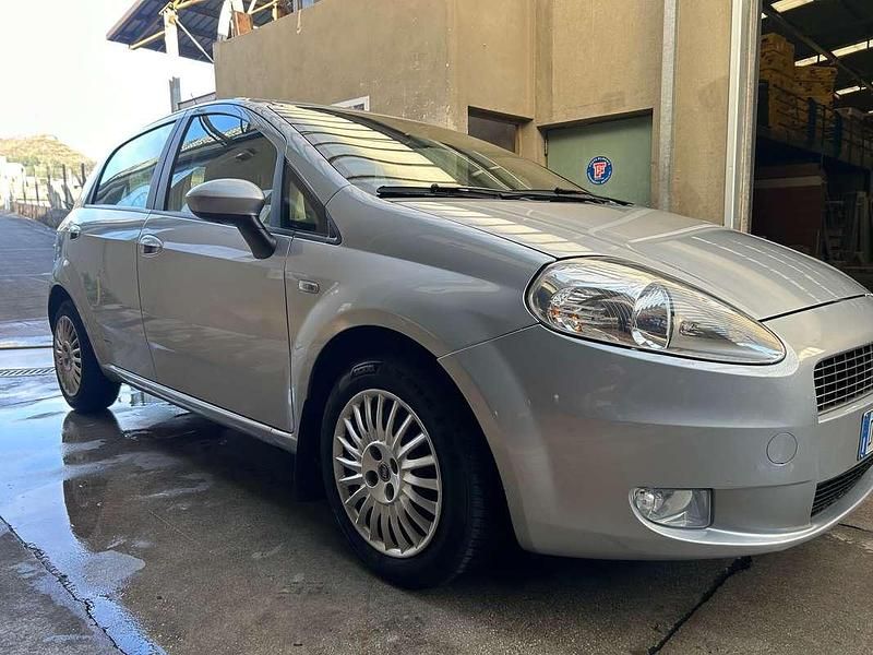 Usata Fiat Grande Punto Dynamic 75 CV (55 kW) 2006 Argento Utilitaria