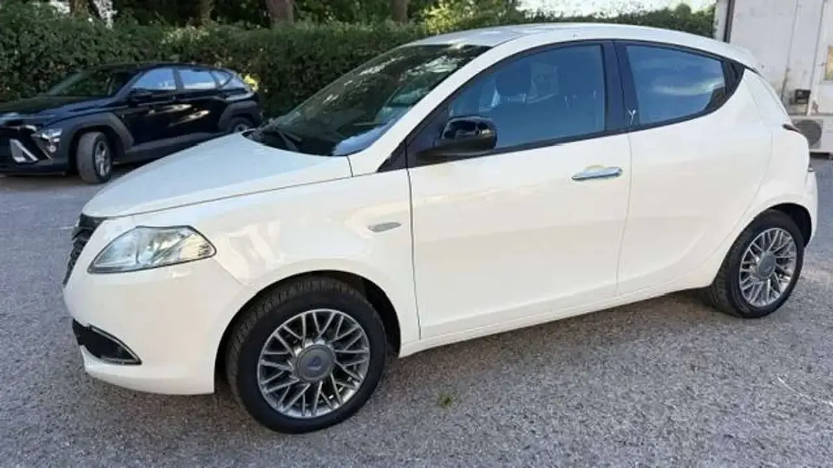 Usata Lancia Ypsilon Platinum 95 CV (69 kW) 2013 Bianco Utilitaria