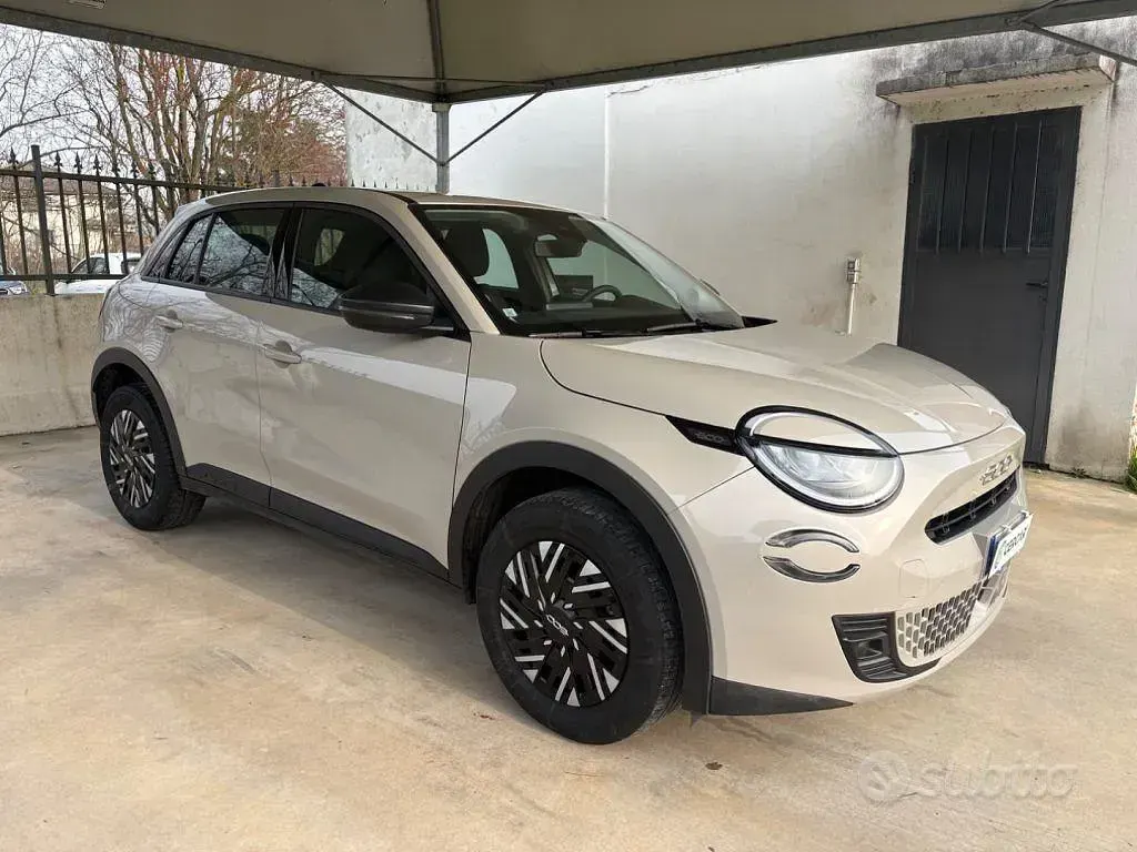 Usata Fiat 600 101 CV (74 kW) 2025 Grigio SUV