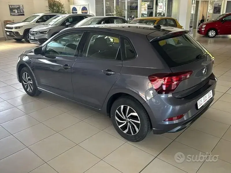 Usata VW Polo Life 95 CV (69 kW) 2025 Grigio Utilitaria